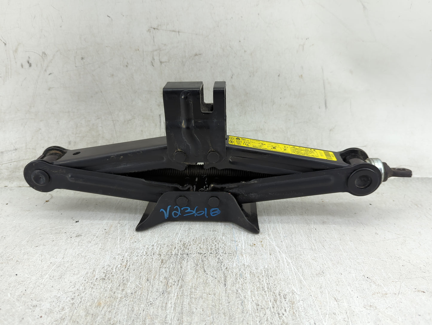 2020 Hyundai Kona Spare Scissor Car Jack - Oemusedautoparts1.com