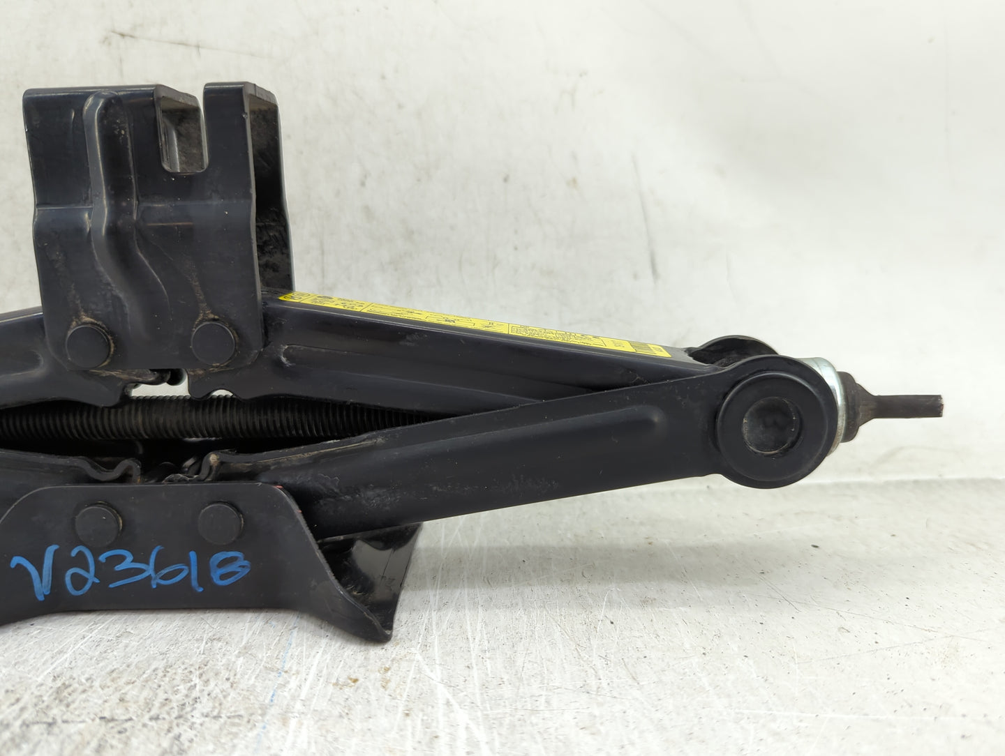 2020 Hyundai Kona Spare Scissor Car Jack - Oemusedautoparts1.com