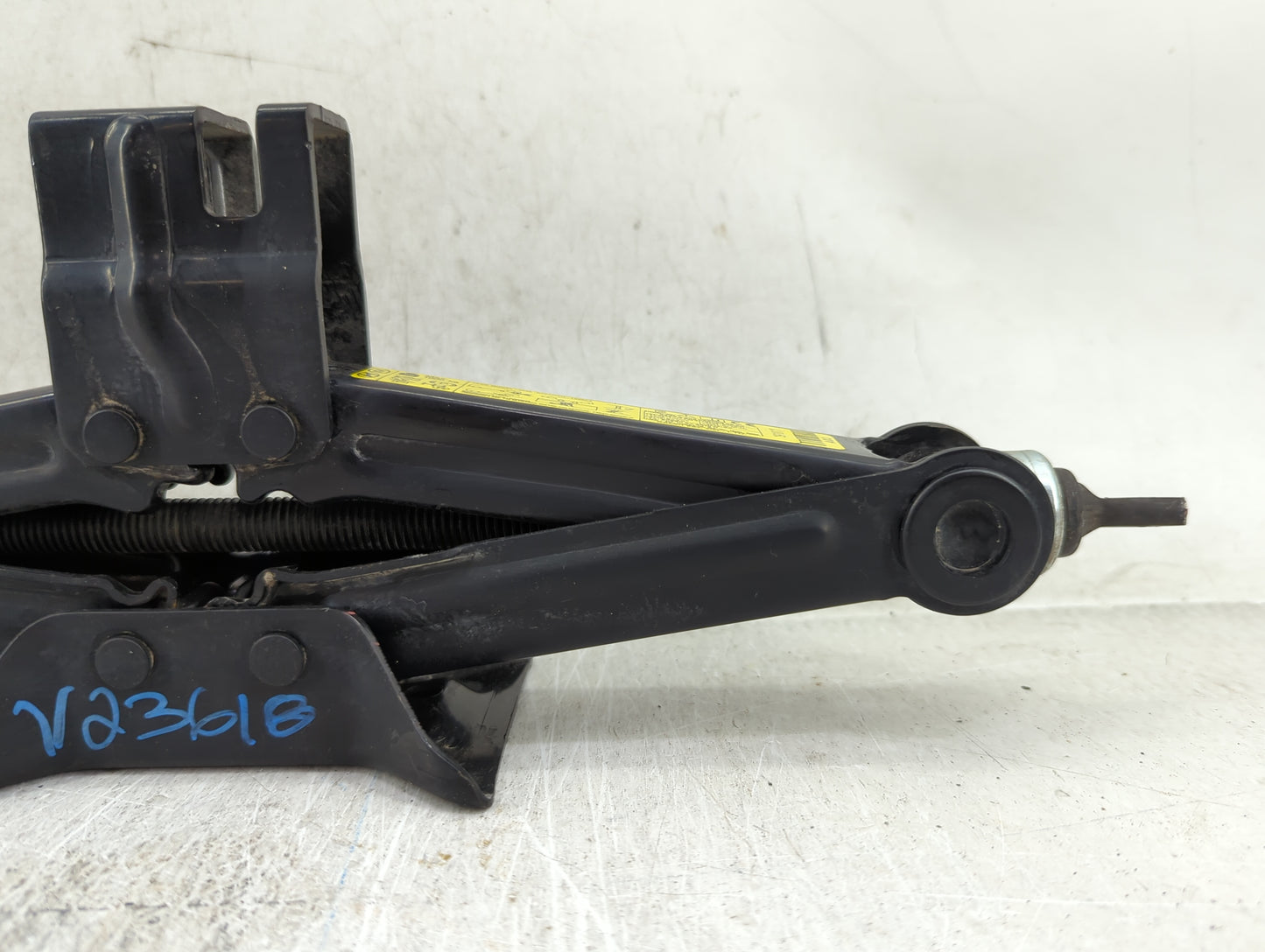 2020 Hyundai Kona Spare Scissor Car Jack - Oemusedautoparts1.com