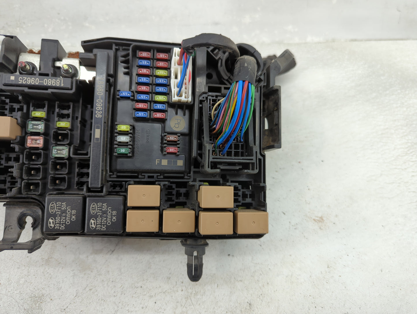 2018-2021 Hyundai Kona Fusebox Fuse Box Panel Relay Module P/N:91956-J9520 Fits Fits 2018 2019 2020 2021 OEM Used Auto Parts