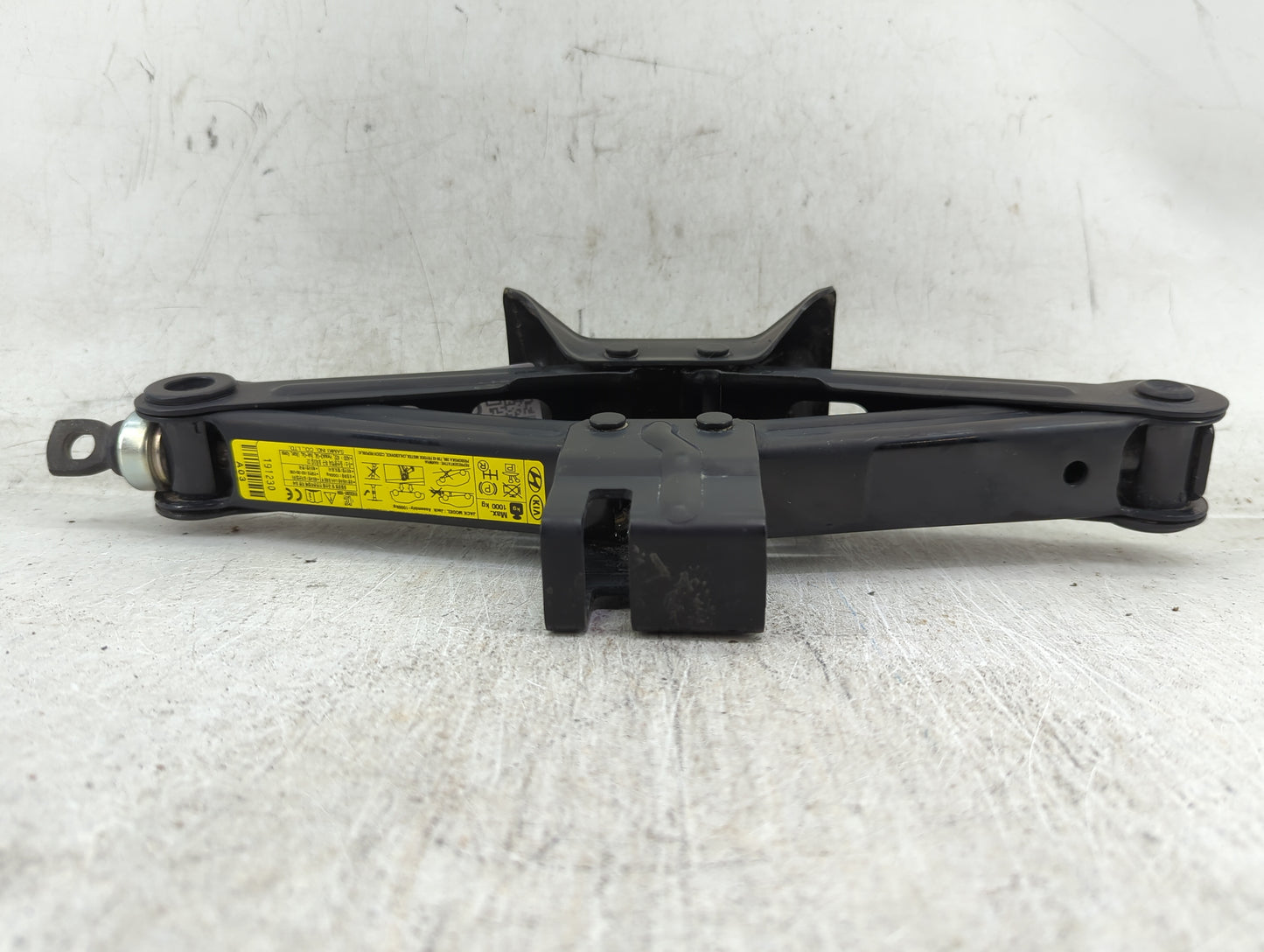 2020 Hyundai Kona Spare Scissor Car Jack - Oemusedautoparts1.com