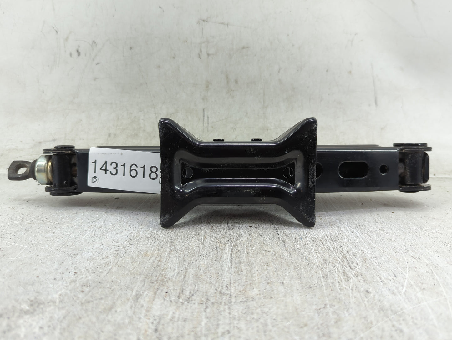 2020 Hyundai Kona Spare Scissor Car Jack - Oemusedautoparts1.com