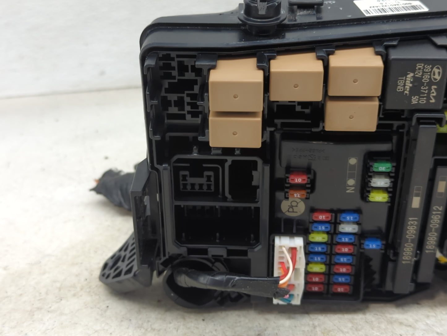 2018-2021 Hyundai Kona Fusebox Fuse Box Panel Relay Module P/N:91475 M7020, P078M402, 4224401020 Fits Fits 2018 2019 2020 20