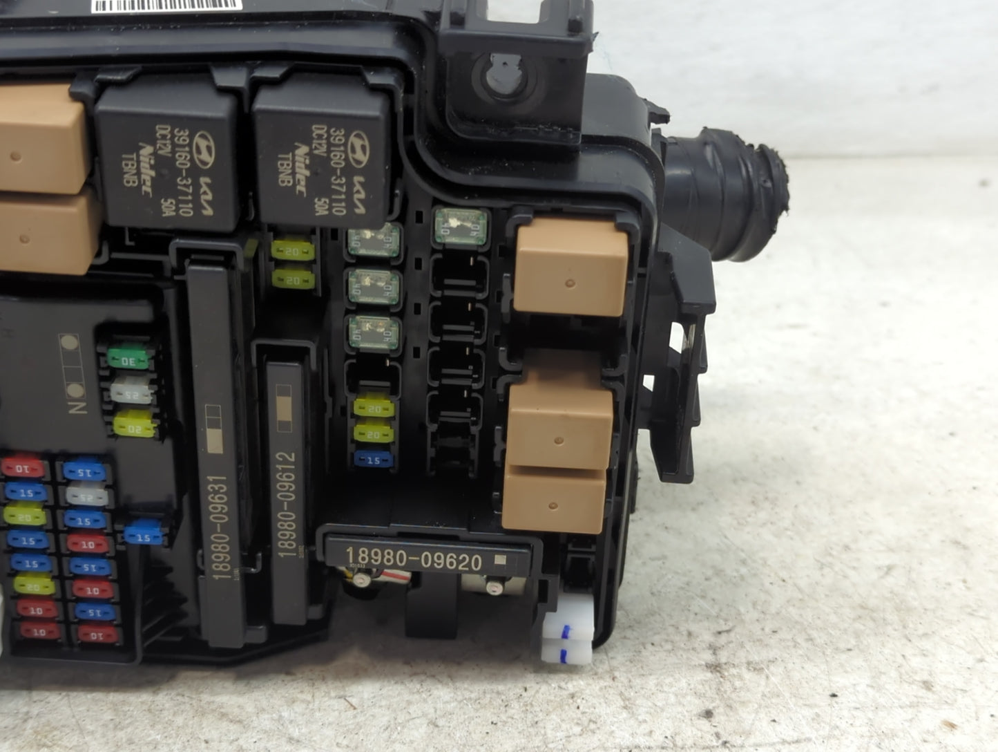 2018-2021 Hyundai Kona Fusebox Fuse Box Panel Relay Module P/N:91475 M7020, P078M402, 4224401020 Fits Fits 2018 2019 2020 20
