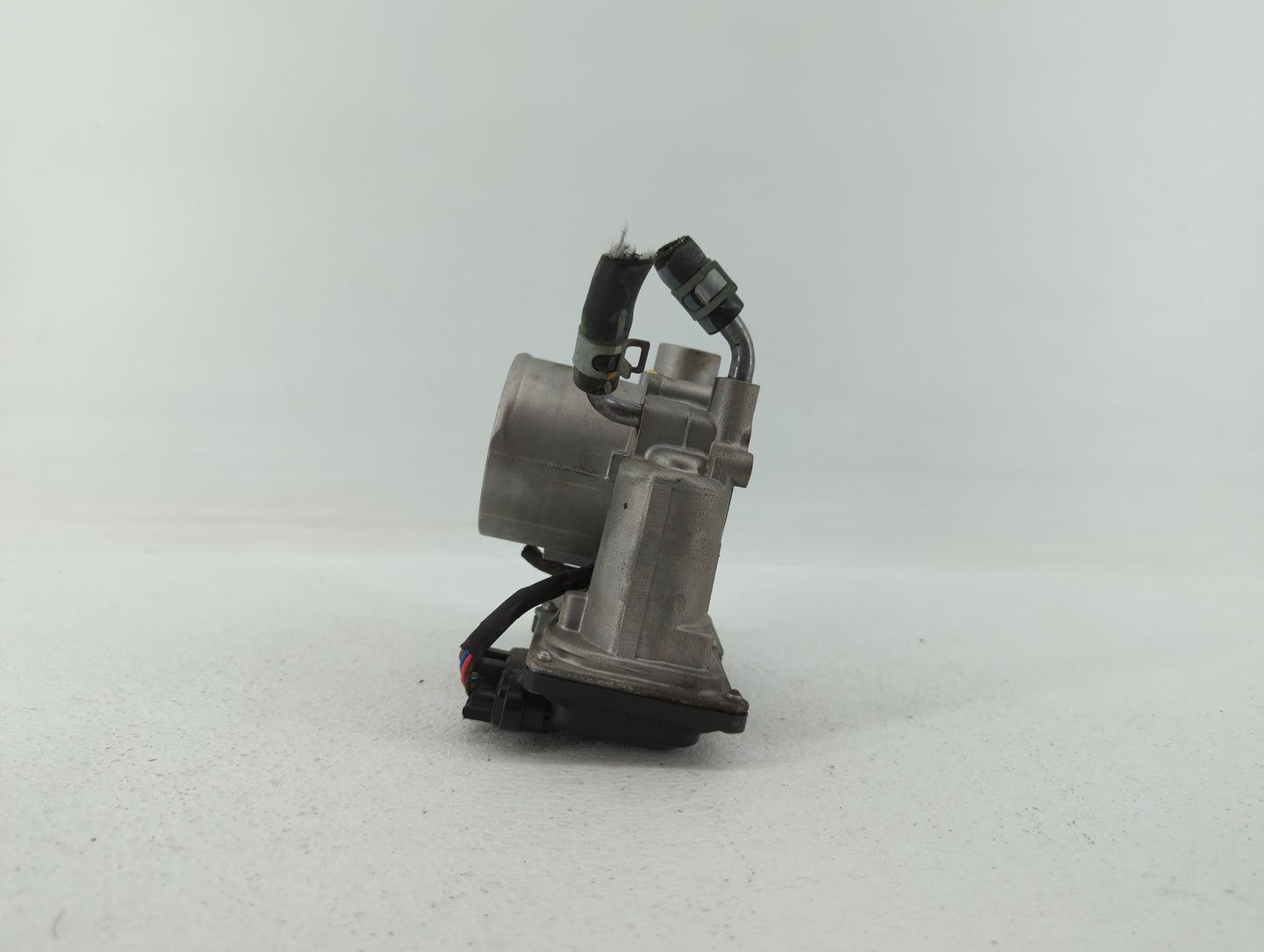 2018-2019 Hyundai Kona Throttle Body P/N:35100-2E400 35100-2E000 Fits Fits 2012 2013 2014 2015 2016 2018 2019 OEM Used Auto 