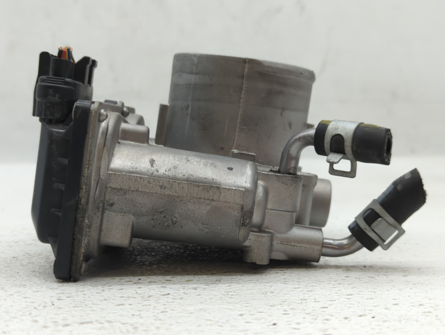 2018-2021 Hyundai Kona Throttle Body P/N:35100-2E400 Fits Fits 2012 2013 2014 2015 2016 2018 2019 2020 2021 OEM Used Auto Pa