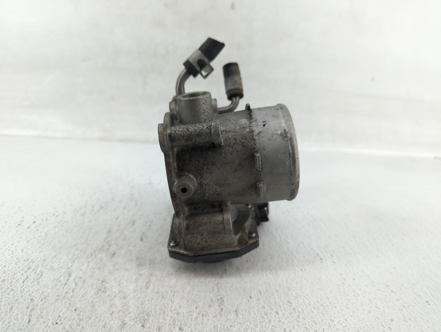 2018-2021 Hyundai Kona Throttle Body P/N:35100-2E400 Fits Fits 2012 2013 2014 2015 2016 2018 2019 2020 2021 OEM Used Auto Pa