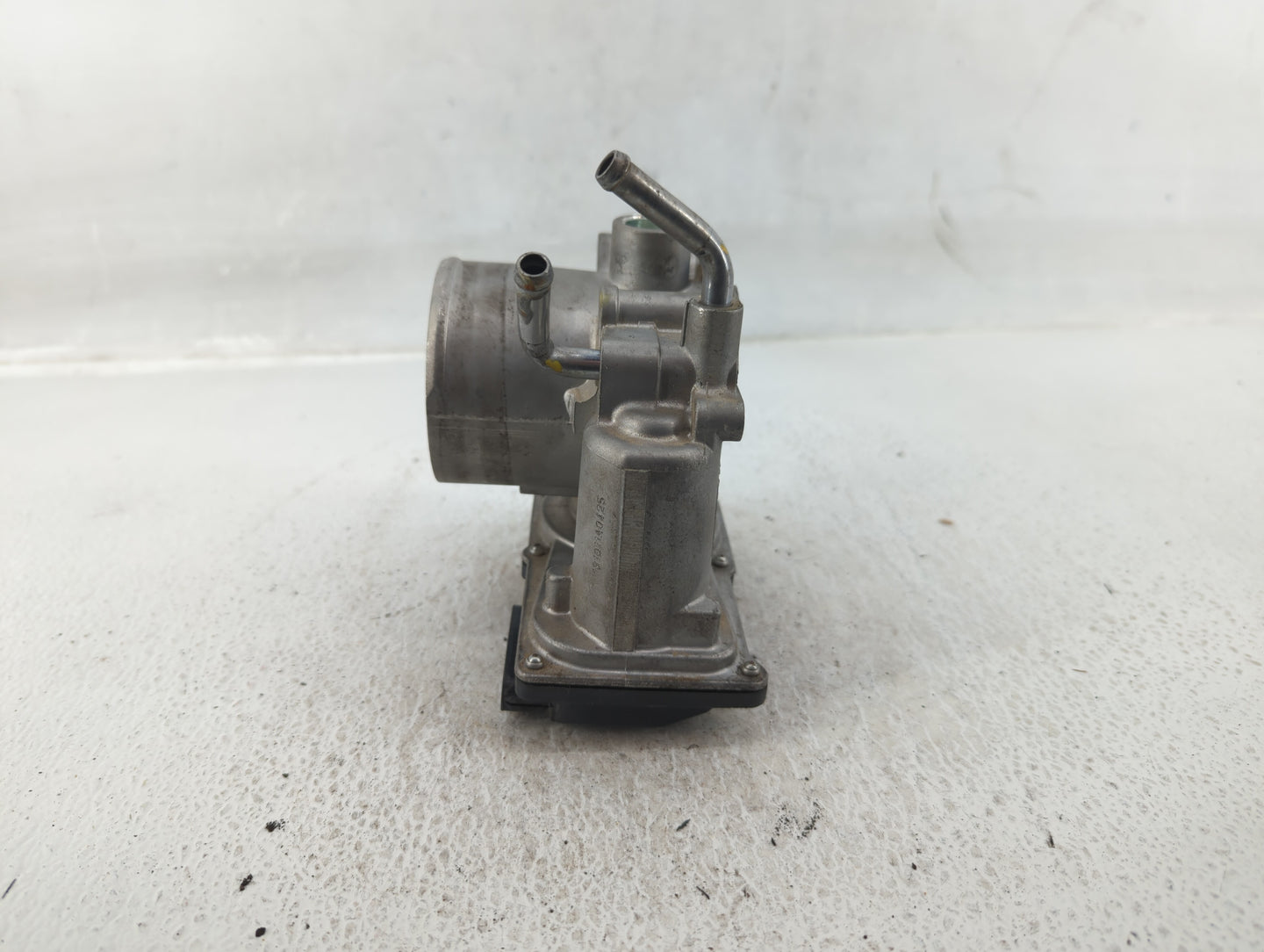 2018-2021 Hyundai Kona Throttle Body P/N:35100-2E400 Fits Fits 2012 2013 2014 2015 2016 2018 2019 2020 2021 OEM Used Auto Pa
