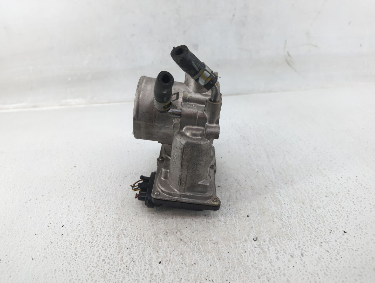 2018-2021 Hyundai Kona Throttle Body P/N:35100-2E400 Fits Fits 2012 2013 2014 2015 2016 2018 2019 2020 2021 OEM Used Auto Pa