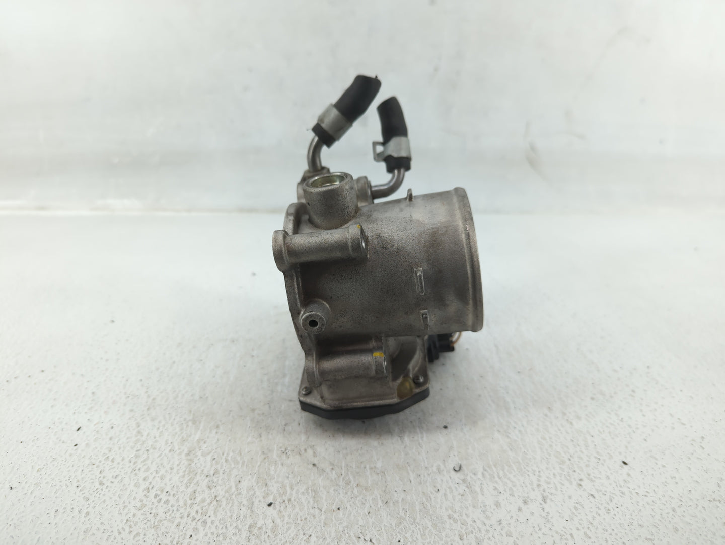 2018-2021 Hyundai Kona Throttle Body P/N:35100-2E400 Fits Fits 2012 2013 2014 2015 2016 2018 2019 2020 2021 OEM Used Auto Pa