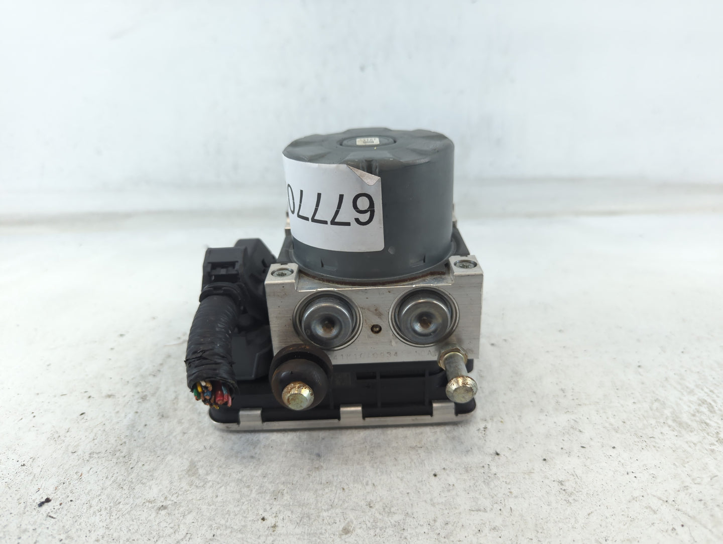 2018-2021 Hyundai Kona ABS Pump Control Module Replacement P/N:58900-J9100 Fits Fits 2018 2019 2020 2021 OEM Used Auto Parts