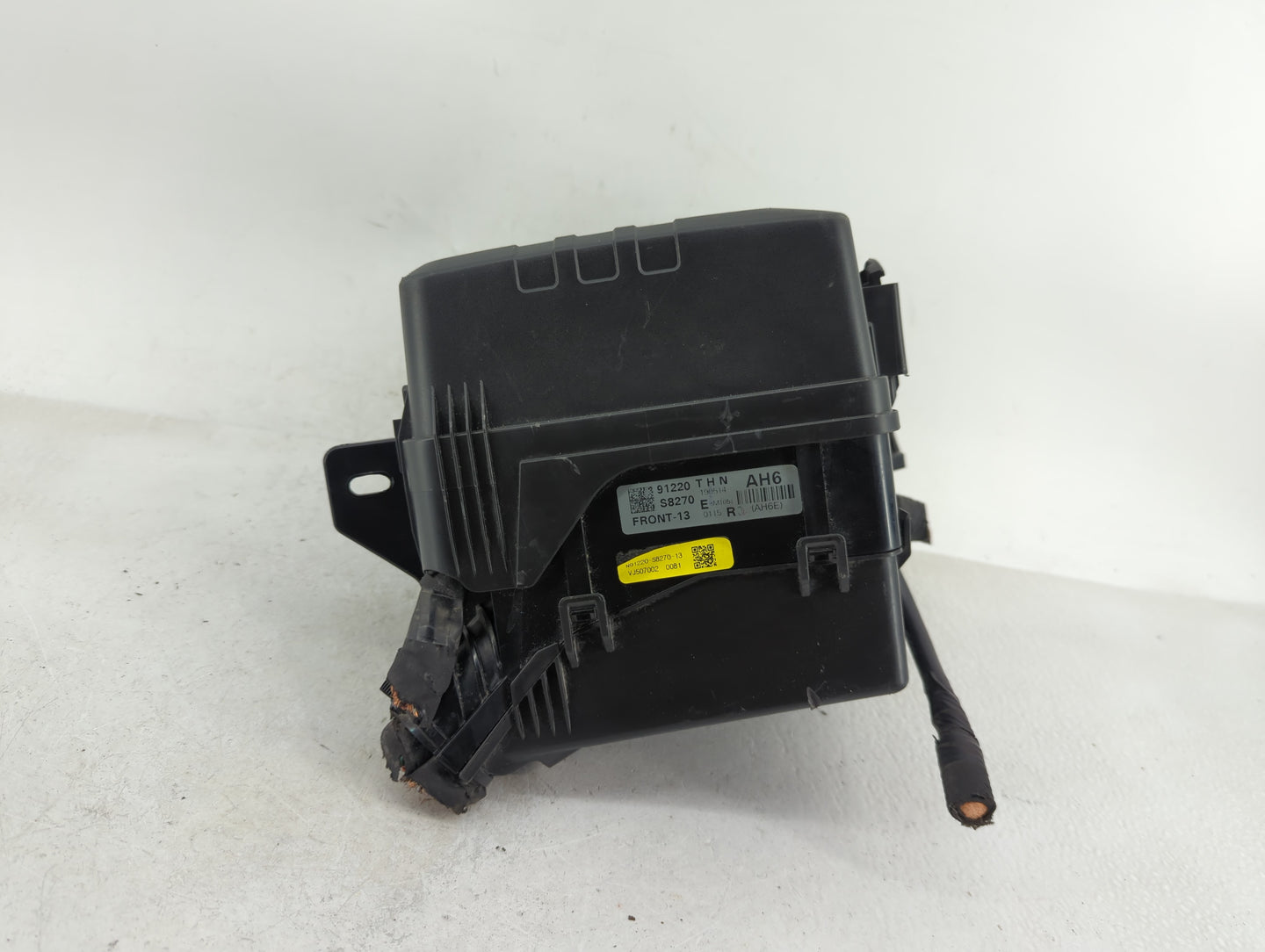 2020-2022 Hyundai Palisade Fusebox Fuse Box Panel Relay Module P/N:91220S8270 Fits Fits 2020 2021 2022 OEM Used Auto Parts -
