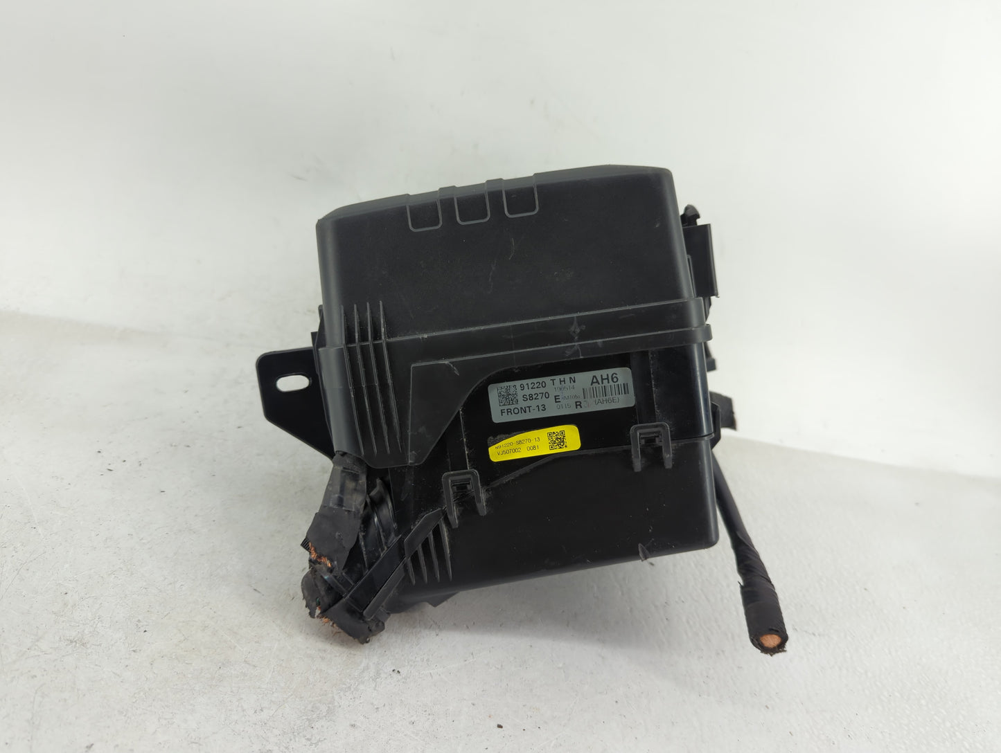 2020-2022 Hyundai Palisade Fusebox Fuse Box Panel Relay Module P/N:91220S8270 Fits Fits 2020 2021 2022 OEM Used Auto Parts -