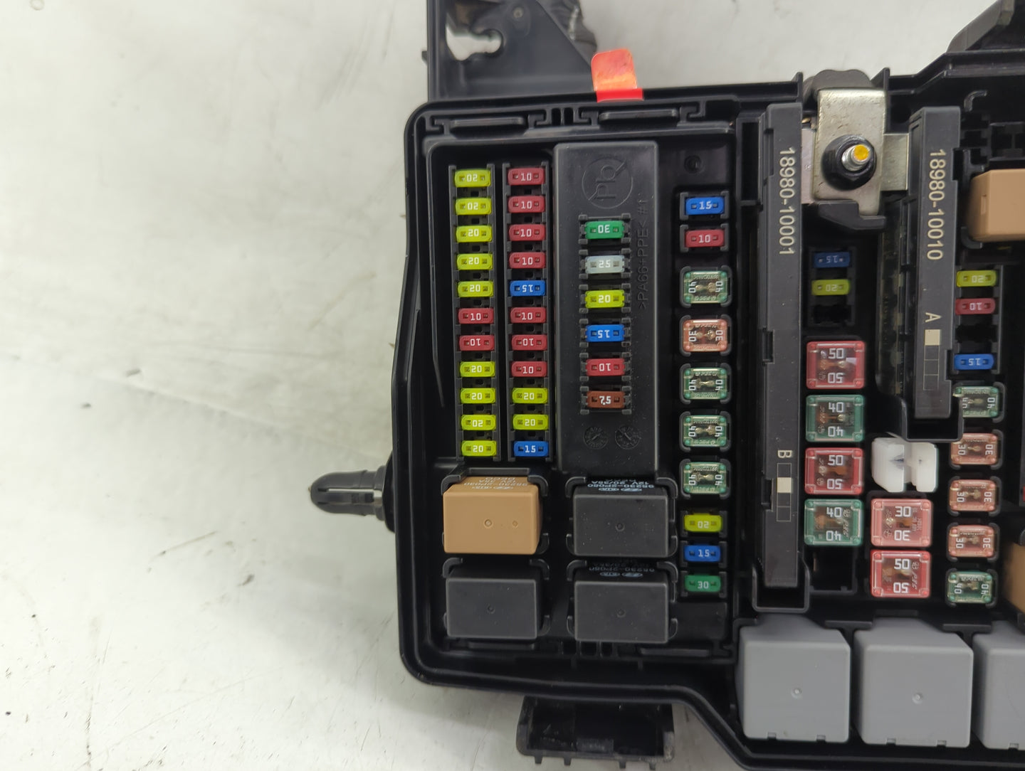 2020-2022 Hyundai Palisade Fusebox Fuse Box Panel Relay Module P/N:91220S8270 Fits Fits 2020 2021 2022 OEM Used Auto Parts -