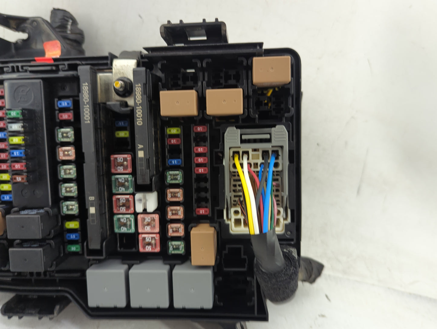 2020-2022 Hyundai Palisade Fusebox Fuse Box Panel Relay Module P/N:91220S8270 Fits Fits 2020 2021 2022 OEM Used Auto Parts -