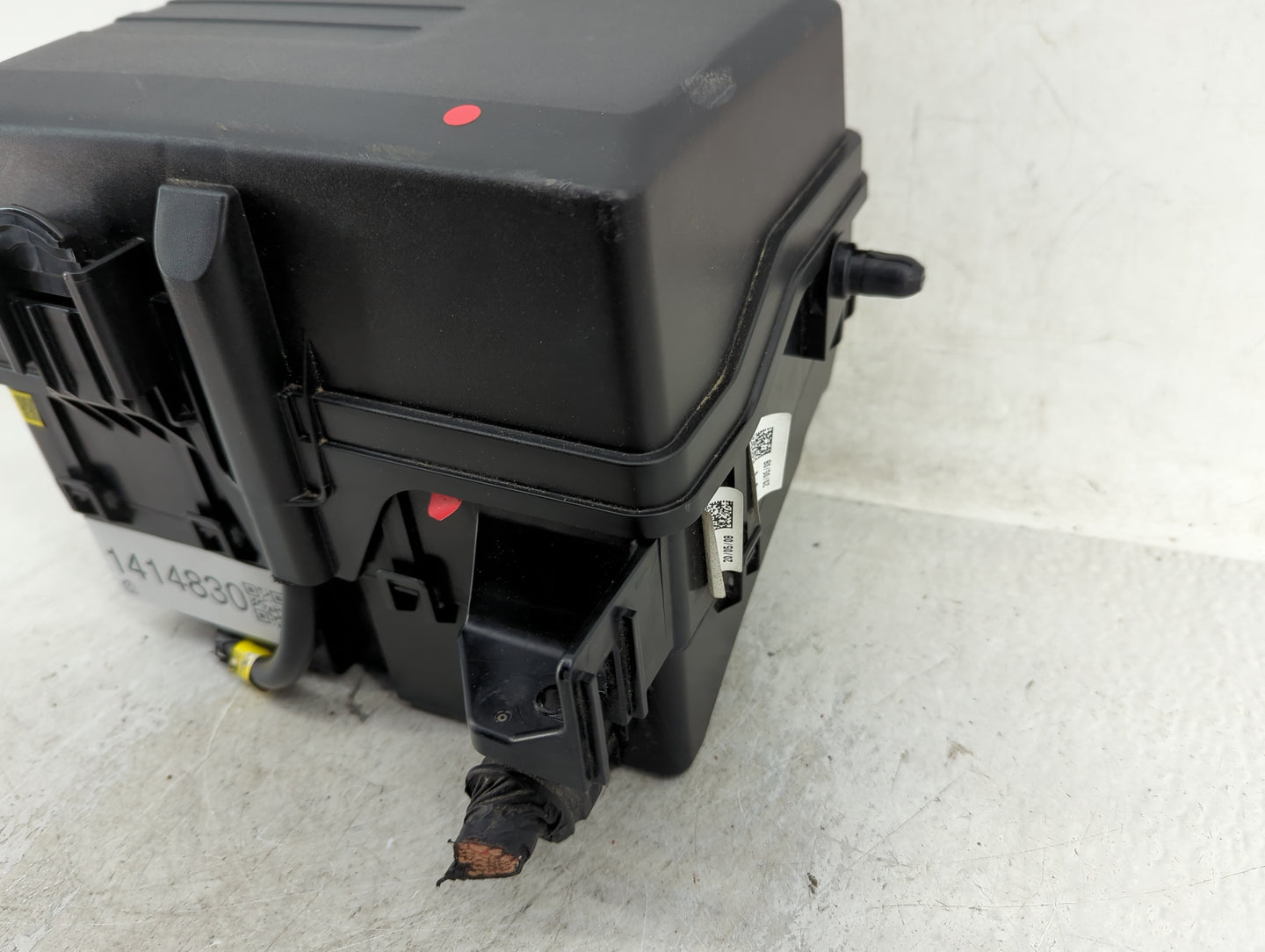 2020-2022 Hyundai Palisade Fusebox Fuse Box Panel Relay Module P/N:91220 S8270 Fits Fits 2020 2021 2022 OEM Used Auto Parts 