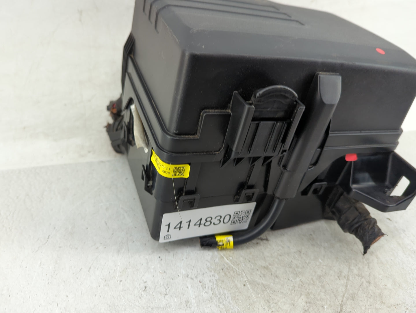2020-2022 Hyundai Palisade Fusebox Fuse Box Panel Relay Module P/N:91220 S8270 Fits Fits 2020 2021 2022 OEM Used Auto Parts 