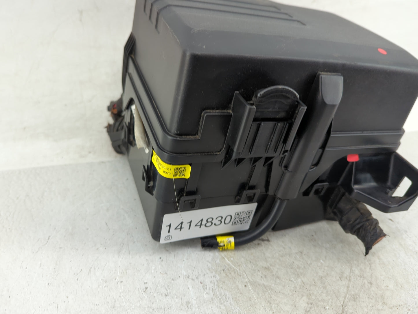 2020-2022 Hyundai Palisade Fusebox Fuse Box Panel Relay Module P/N:91220 S8270 Fits Fits 2020 2021 2022 OEM Used Auto Parts 