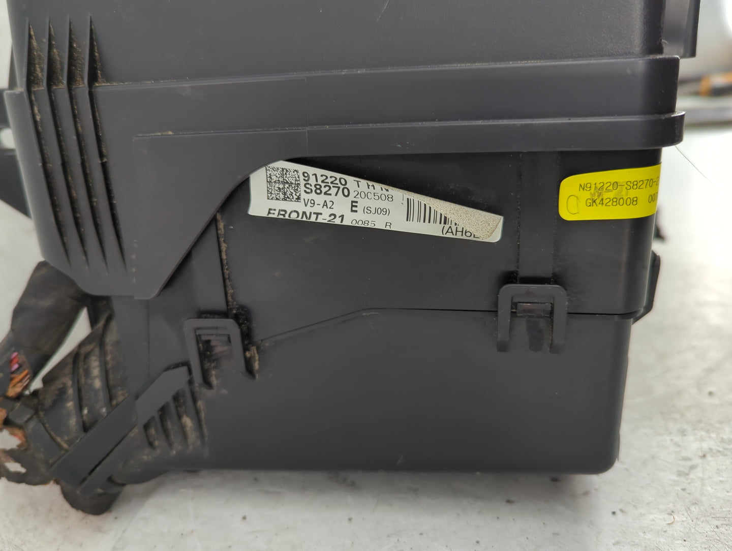 2020-2022 Hyundai Palisade Fusebox Fuse Box Panel Relay Module P/N:91220 S8270 Fits Fits 2020 2021 2022 OEM Used Auto Parts 