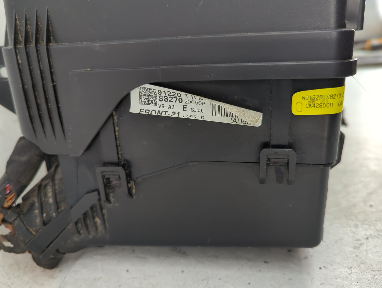 2020-2022 Hyundai Palisade Fusebox Fuse Box Panel Relay Module P/N:91220 S8270 Fits Fits 2020 2021 2022 OEM Used Auto Parts 