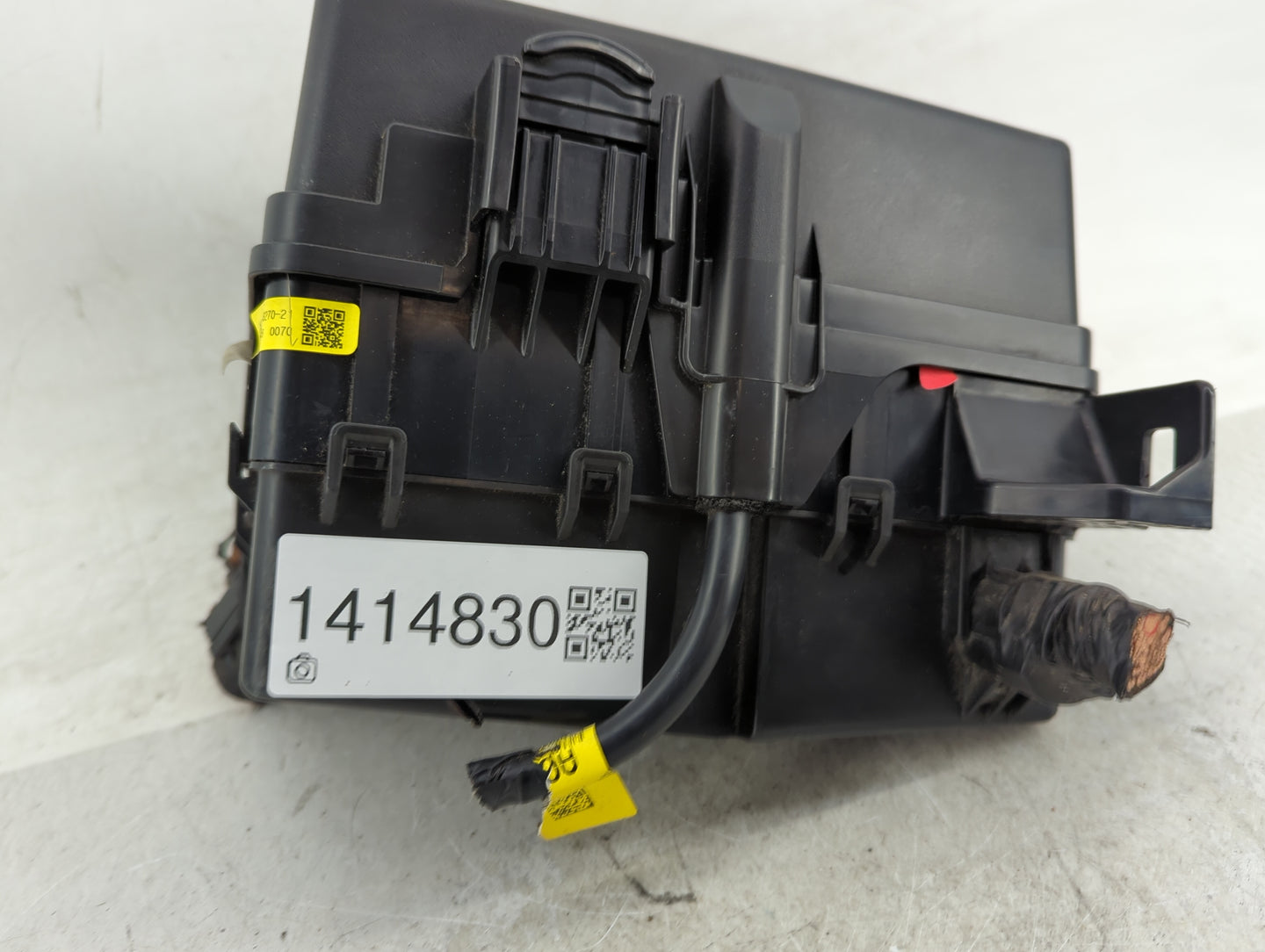 2020-2022 Hyundai Palisade Fusebox Fuse Box Panel Relay Module P/N:91220 S8270 Fits Fits 2020 2021 2022 OEM Used Auto Parts 