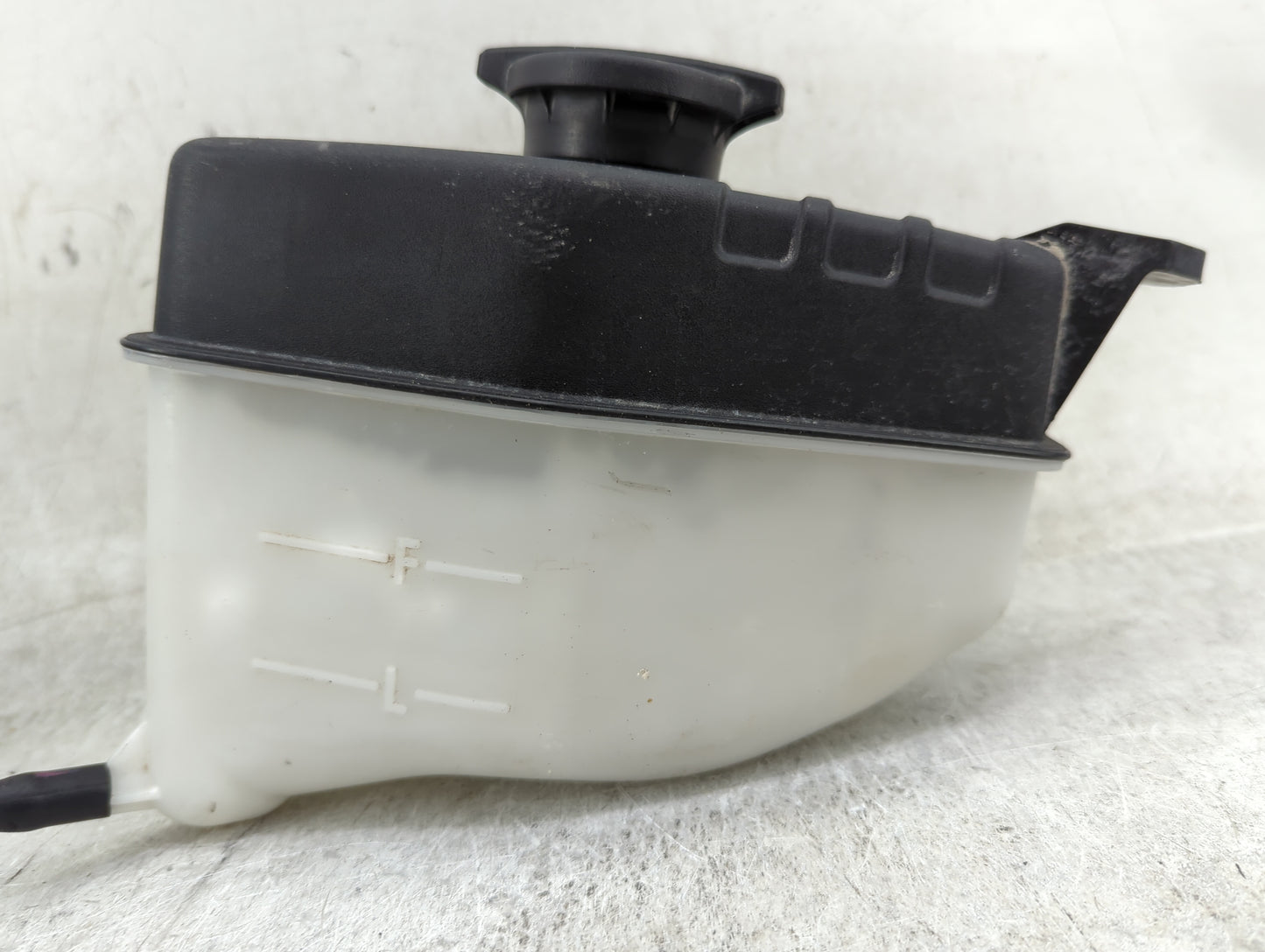 2020 Hyundai Palisade Radiator Coolant Overflow Expansion Tank Bottle 1459961 - Oemusedautoparts1.com