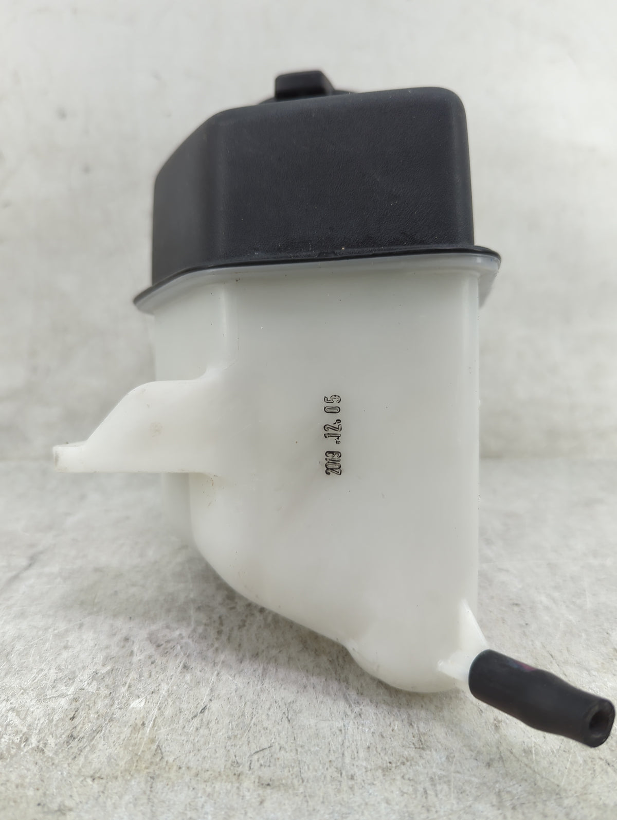 2020 Hyundai Palisade Radiator Coolant Overflow Expansion Tank Bottle 1459961 - Oemusedautoparts1.com