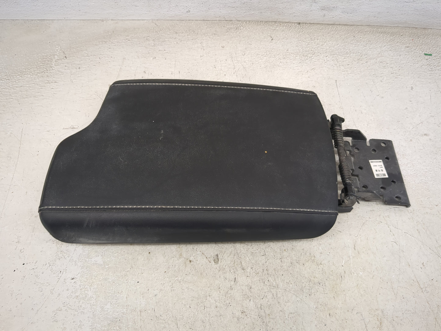 2020 Hyundai Palisade Center Console Armrest Cover Lid Fits OEM Used Auto Parts - Oemusedautoparts1.com