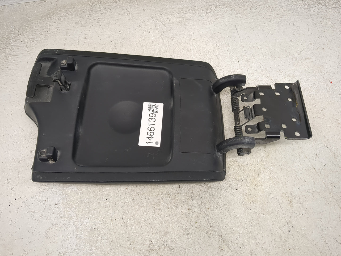 2020 Hyundai Palisade Center Console Armrest Cover Lid Fits OEM Used Auto Parts - Oemusedautoparts1.com