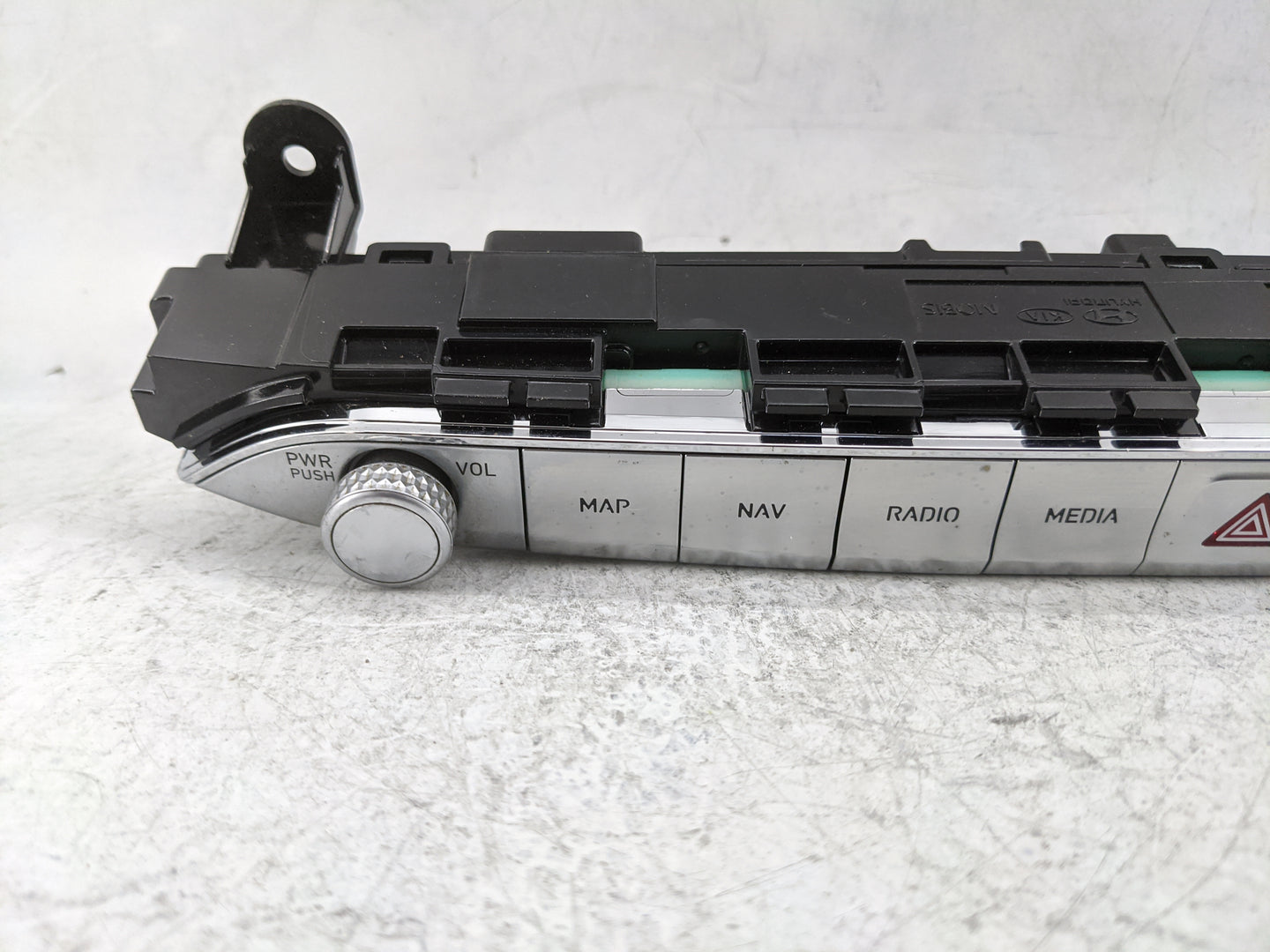2020-2022 Hyundai Palisade Radio Control Panel 1478323 - Oemusedautoparts1.com