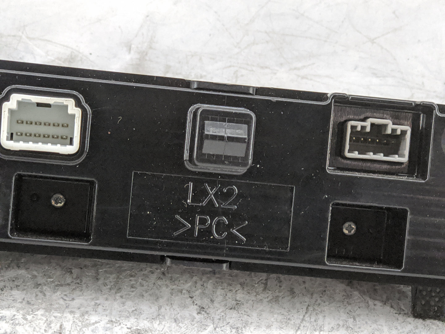 2020-2022 Hyundai Palisade Radio Control Panel 1478323 - Oemusedautoparts1.com