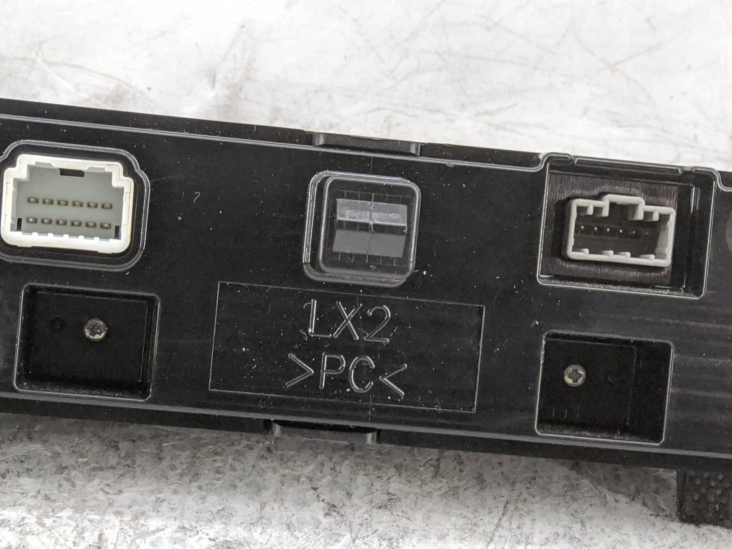 2020-2022 Hyundai Palisade Radio Control Panel 1478323 - Oemusedautoparts1.com