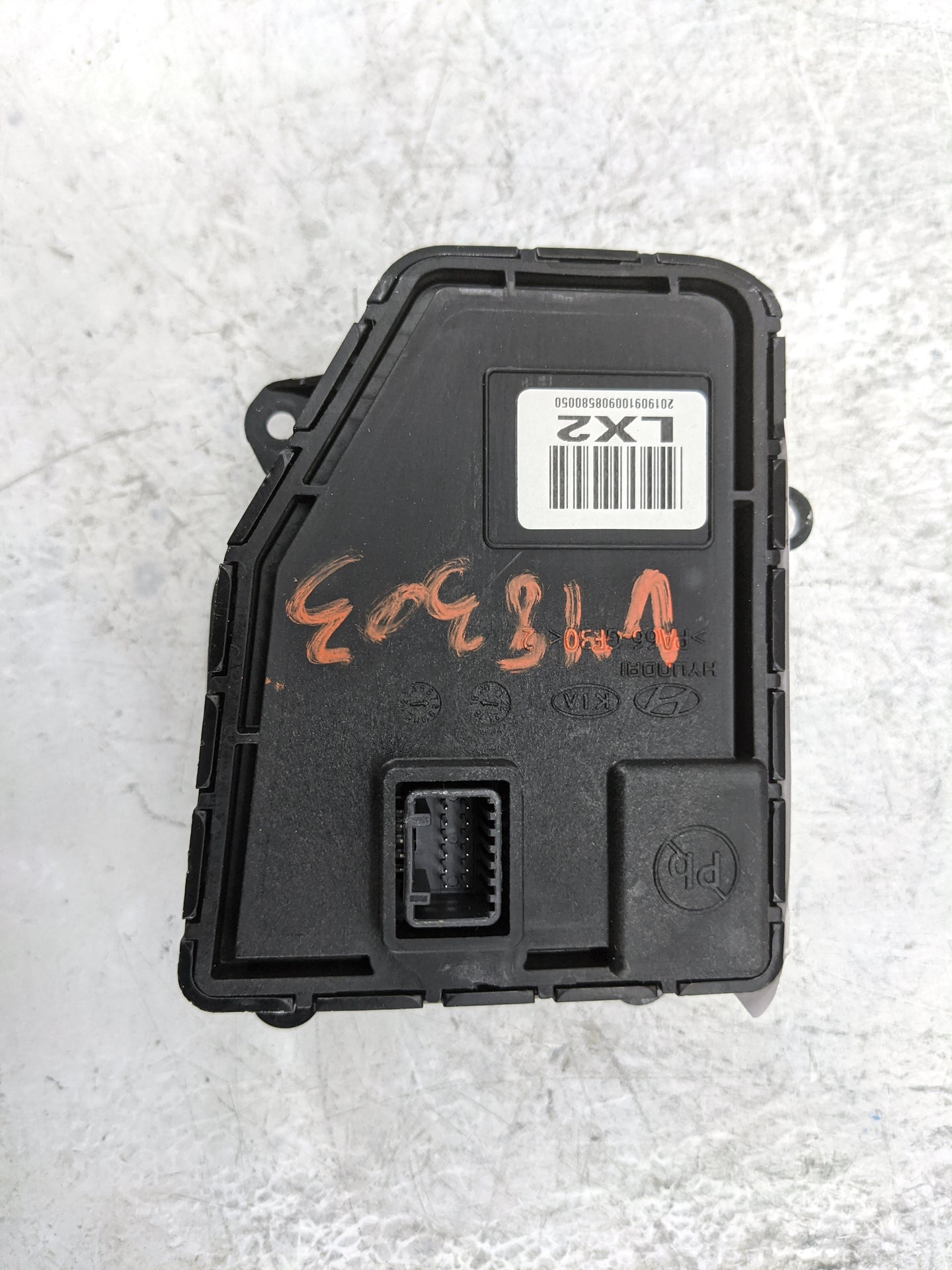 2020 Hyundai Palisade Floor Console Assembly Shifter 1478522 - Oemusedautoparts1.com