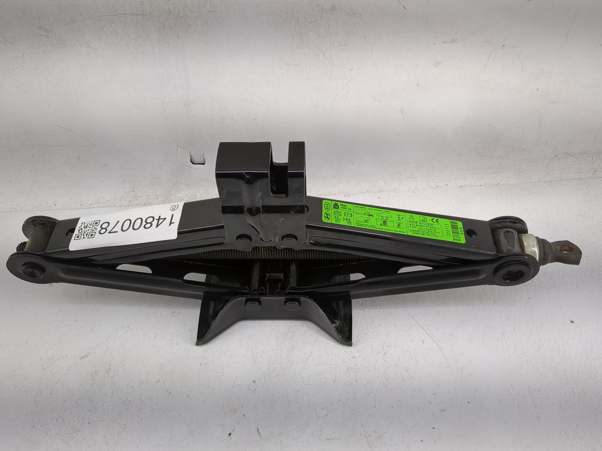 2020 Hyundai Palisade Spare Scissor Car Jack - Oemusedautoparts1.com