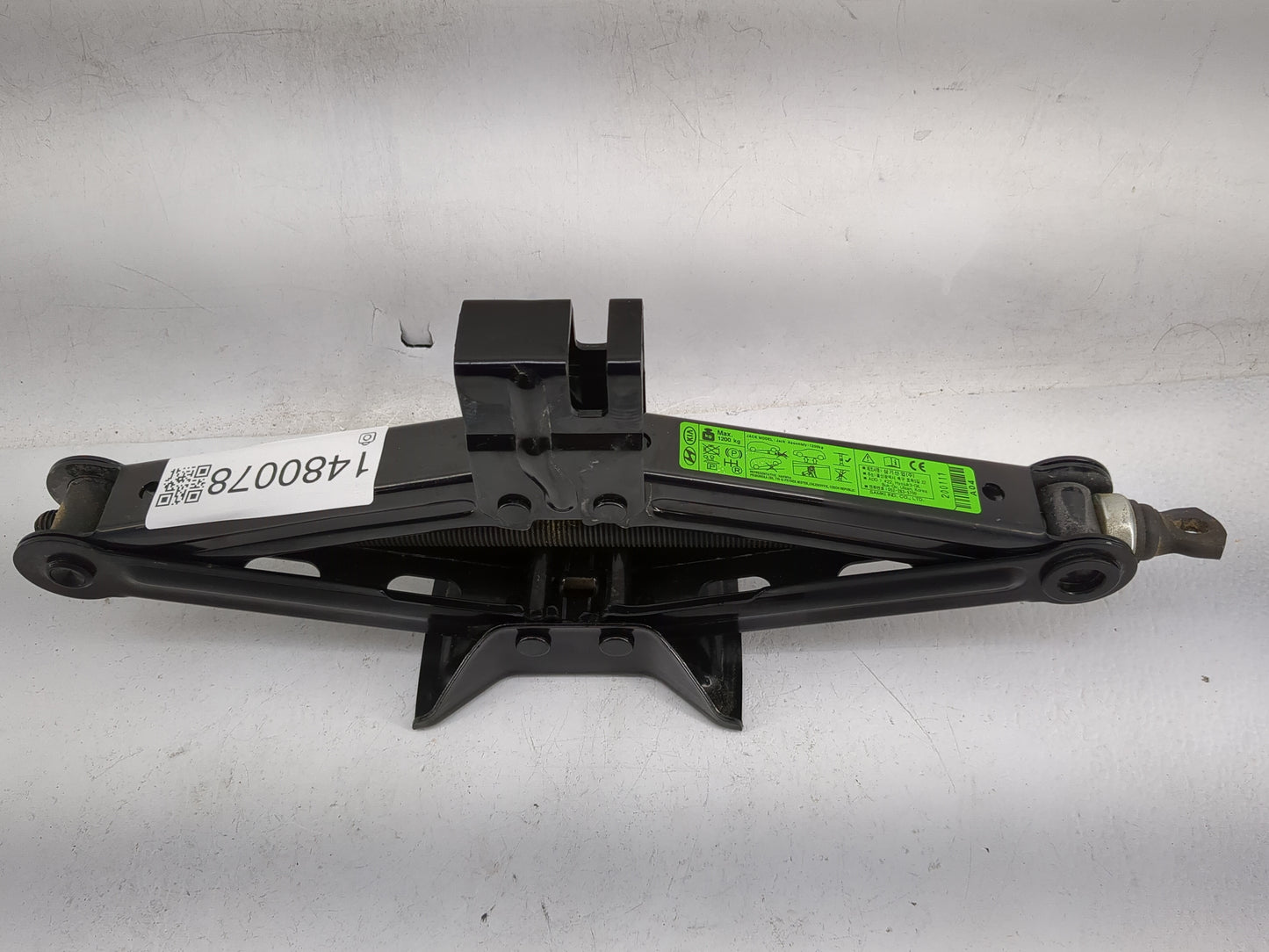 2020 Hyundai Palisade Spare Scissor Car Jack - Oemusedautoparts1.com