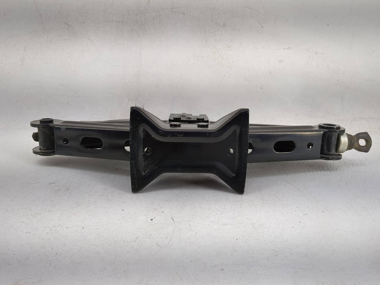 2020 Hyundai Palisade Spare Scissor Car Jack - Oemusedautoparts1.com