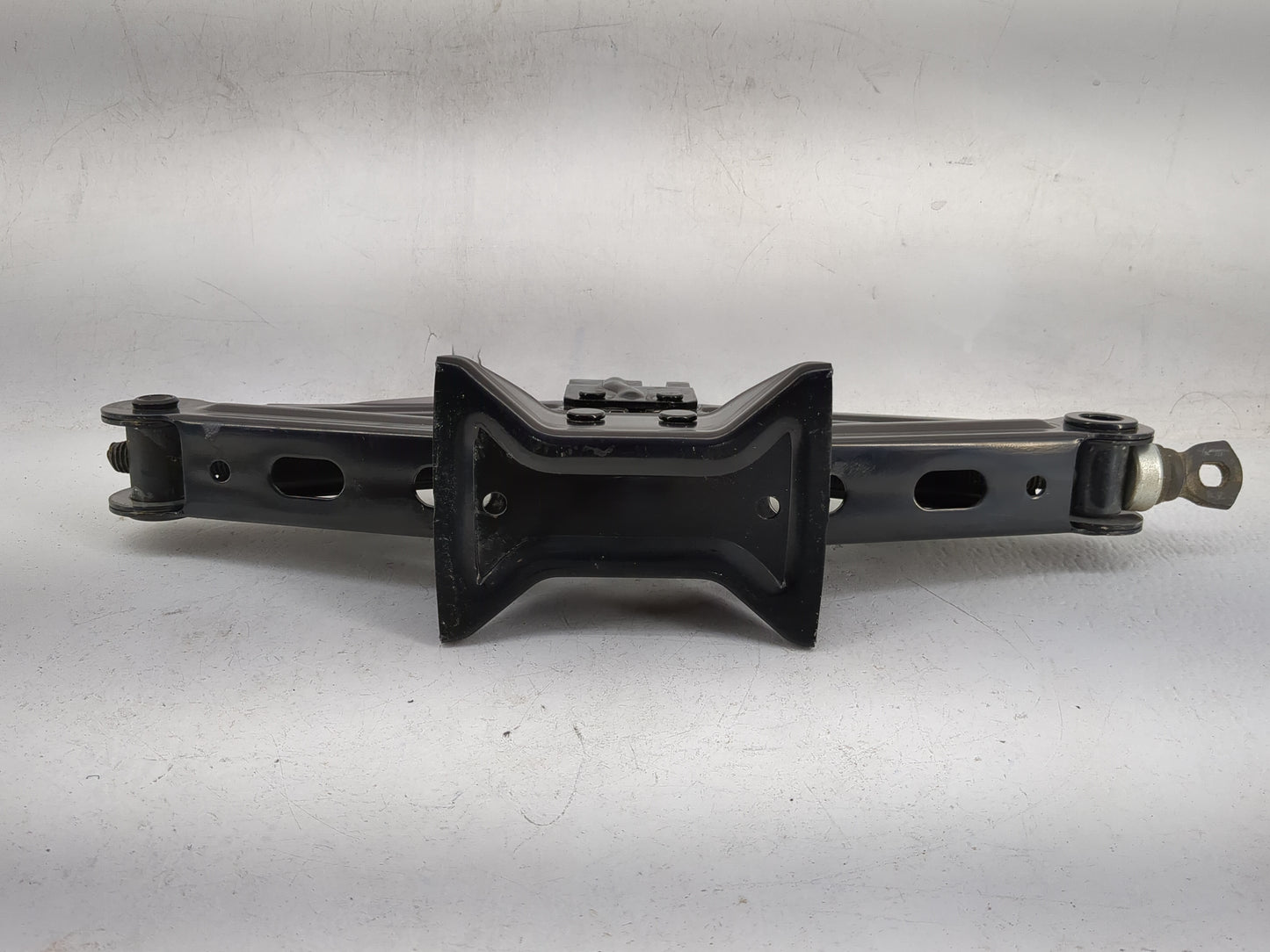 2020 Hyundai Palisade Spare Scissor Car Jack - Oemusedautoparts1.com