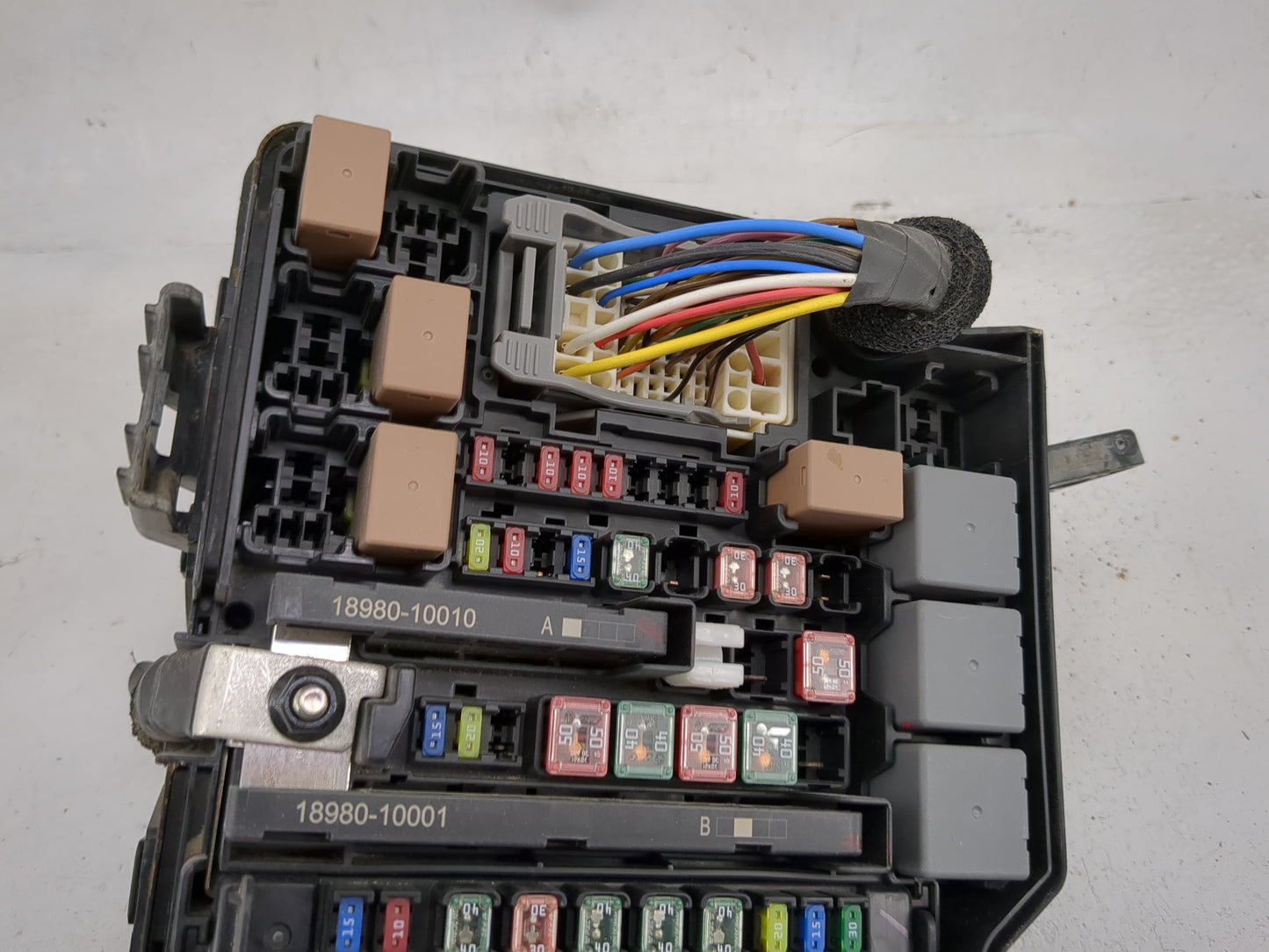 2020-2022 Hyundai Palisade Fusebox Fuse Box Panel Relay Module P/N:18980-10010 18980-10001 Fits Fits 2020 2021 2022 OEM Used