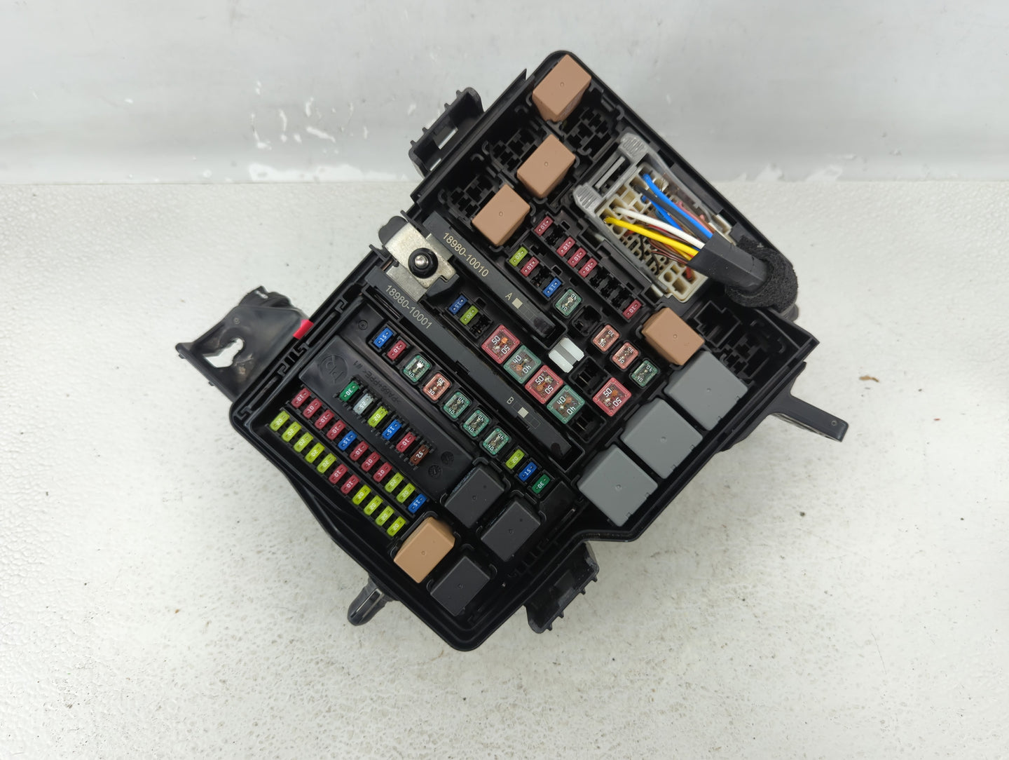 2020-2022 Hyundai Palisade Fusebox Fuse Box Panel Relay Module P/N:N91220-S8270 Fits Fits 2020 2021 2022 OEM Used Auto Parts