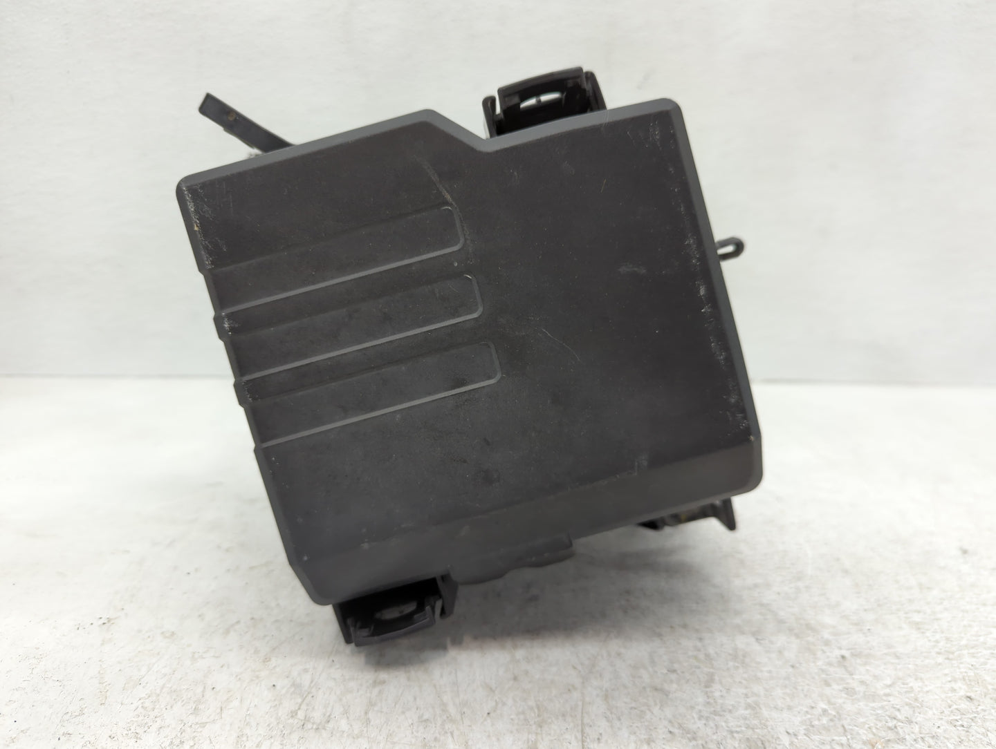 2019-2020 Hyundai Santa Fe Fusebox Fuse Box Panel Relay Module P/N:91200S2470TA Fits Fits 2019 2020 OEM Used Auto Parts - Oe