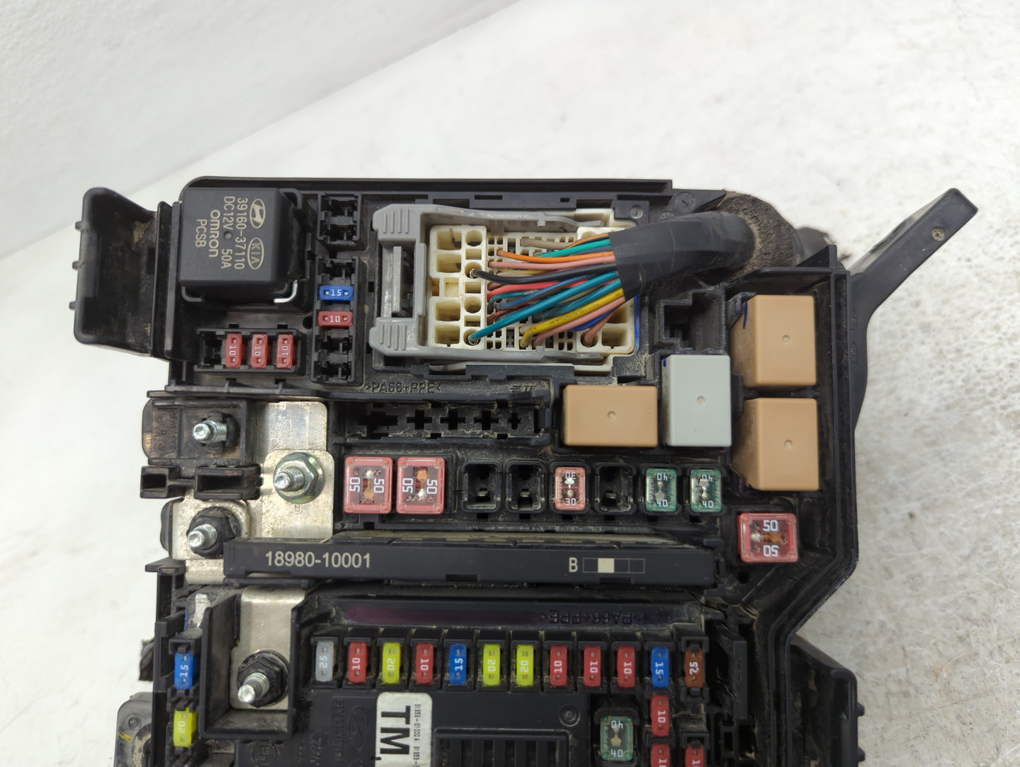 2019-2020 Hyundai Santa Fe Fusebox Fuse Box Panel Relay Module P/N:91200S2470TA Fits Fits 2019 2020 OEM Used Auto Parts - Oe