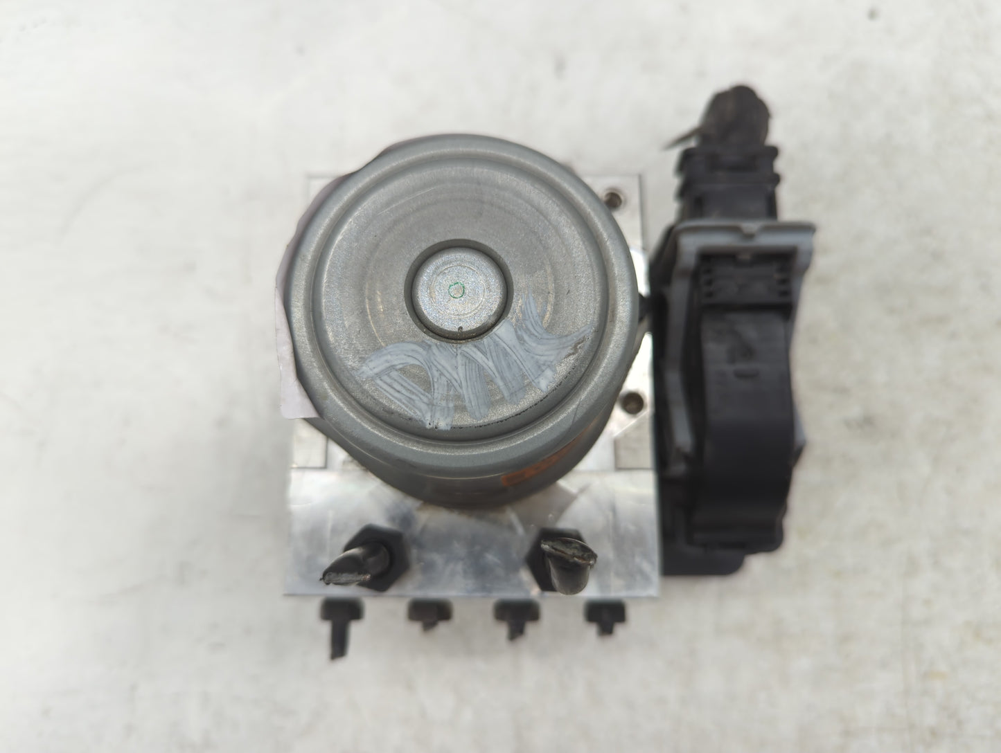 2019-2020 Hyundai Santa Fe ABS Pump Control Module Replacement P/N:58910-S2600 Fits Fits 2019 2020 OEM Used Auto Parts - Oem