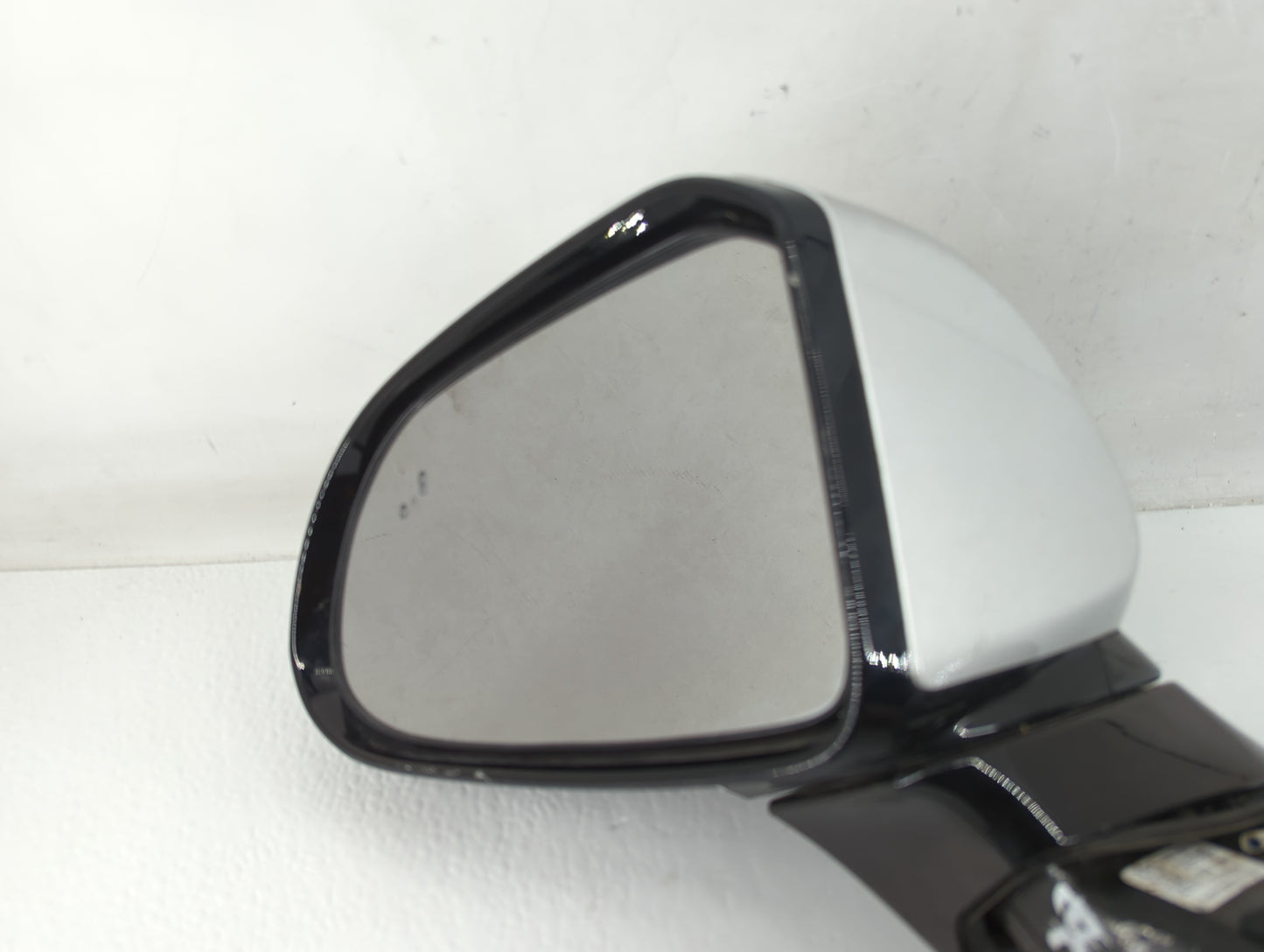 2020 Hyundai Santa Fe Driver Side View Mirror - Left Door Mirror OEM Used - Oemusedautoparts1.com