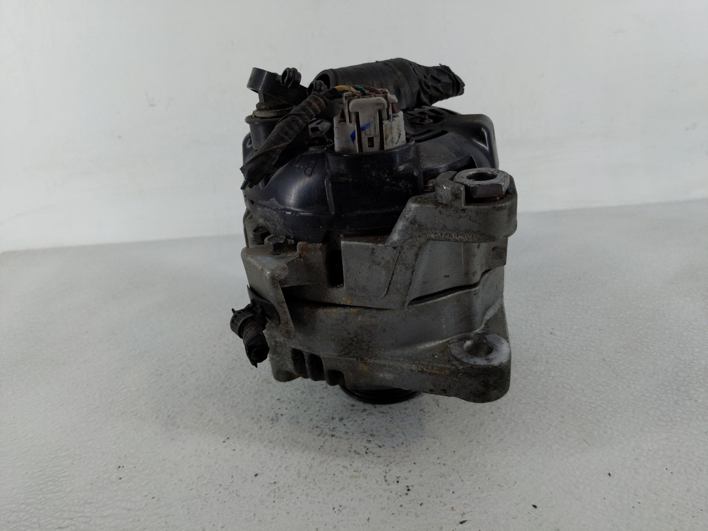 2019-2020 Hyundai Santa Fe Alternator Replacement Generator Charging Assembly Engine OEM P/N:37300-2G061 Fits OEM Used Auto 