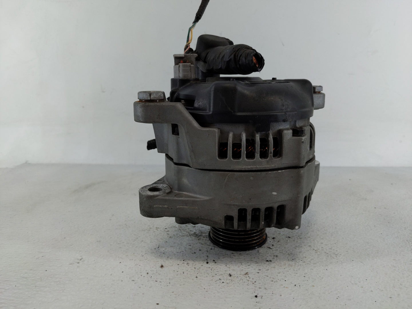 2019-2020 Hyundai Santa Fe Alternator Replacement Generator Charging Assembly Engine OEM P/N:37300-2G061 Fits OEM Used Auto 