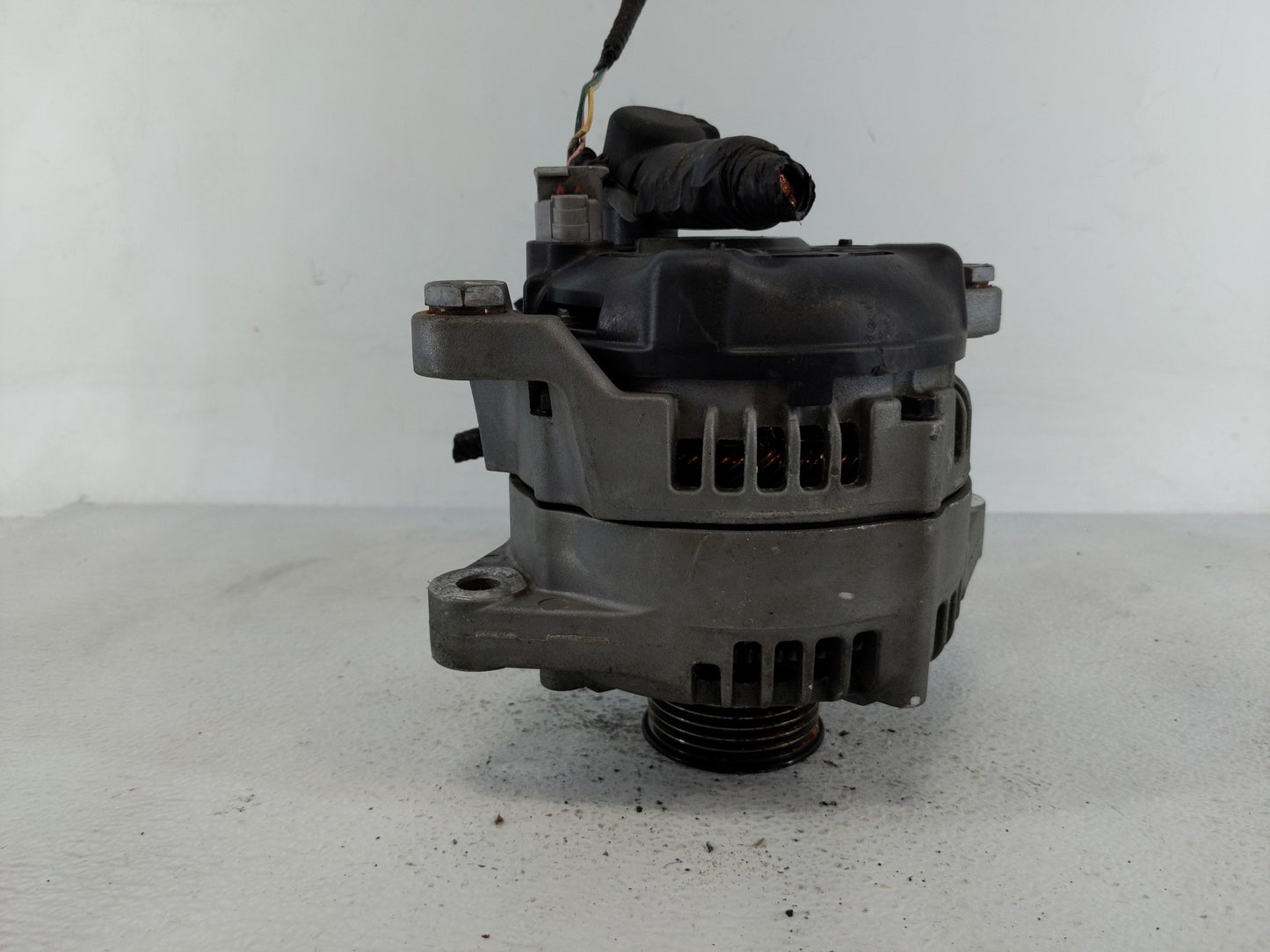 2019-2020 Hyundai Santa Fe Alternator Replacement Generator Charging Assembly Engine OEM P/N:37300-2G061 Fits OEM Used Auto 