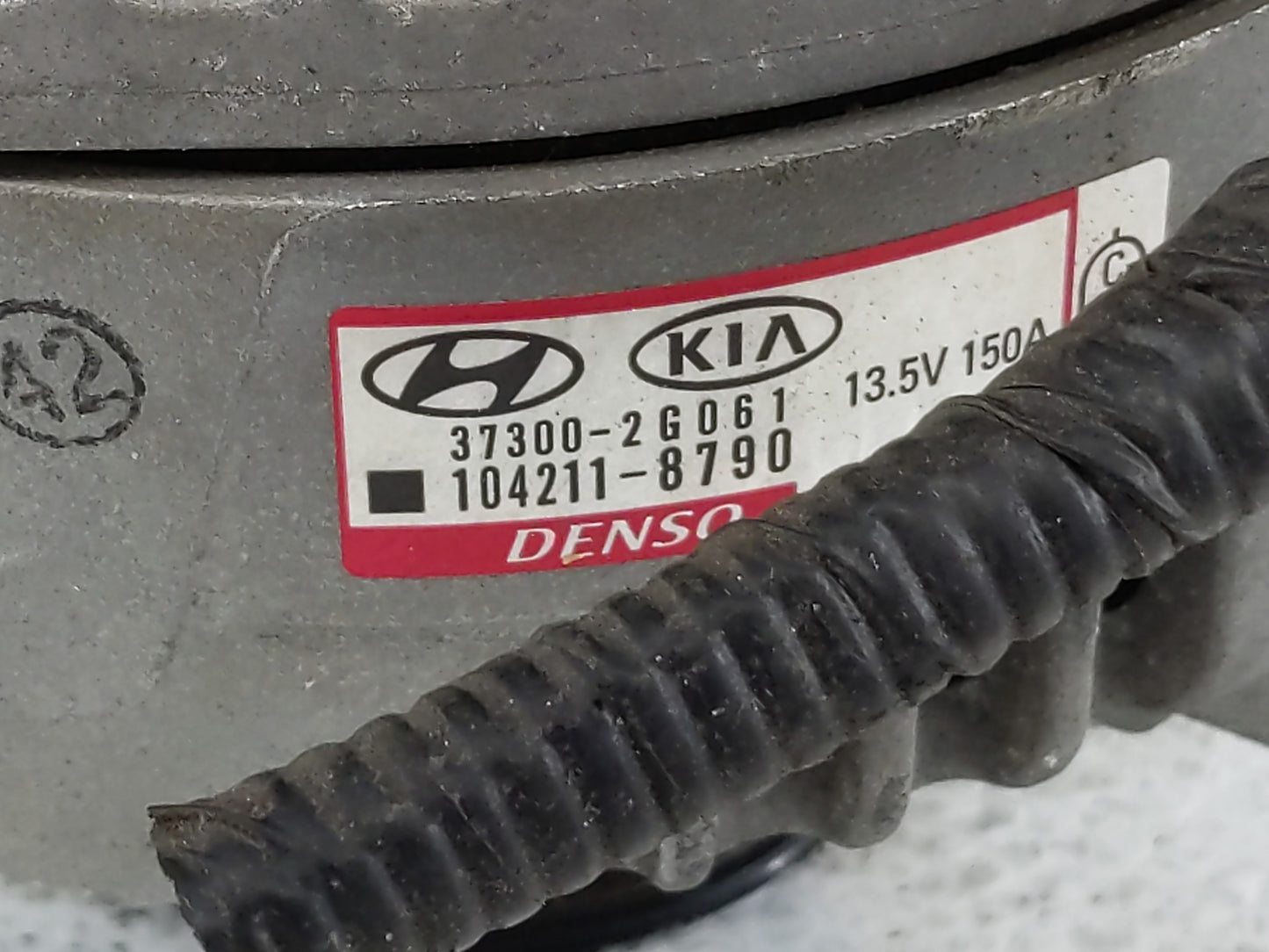 2019-2020 Hyundai Santa Fe Alternator Replacement Generator Charging Assembly Engine OEM P/N:37300-2G061 Fits OEM Used Auto 