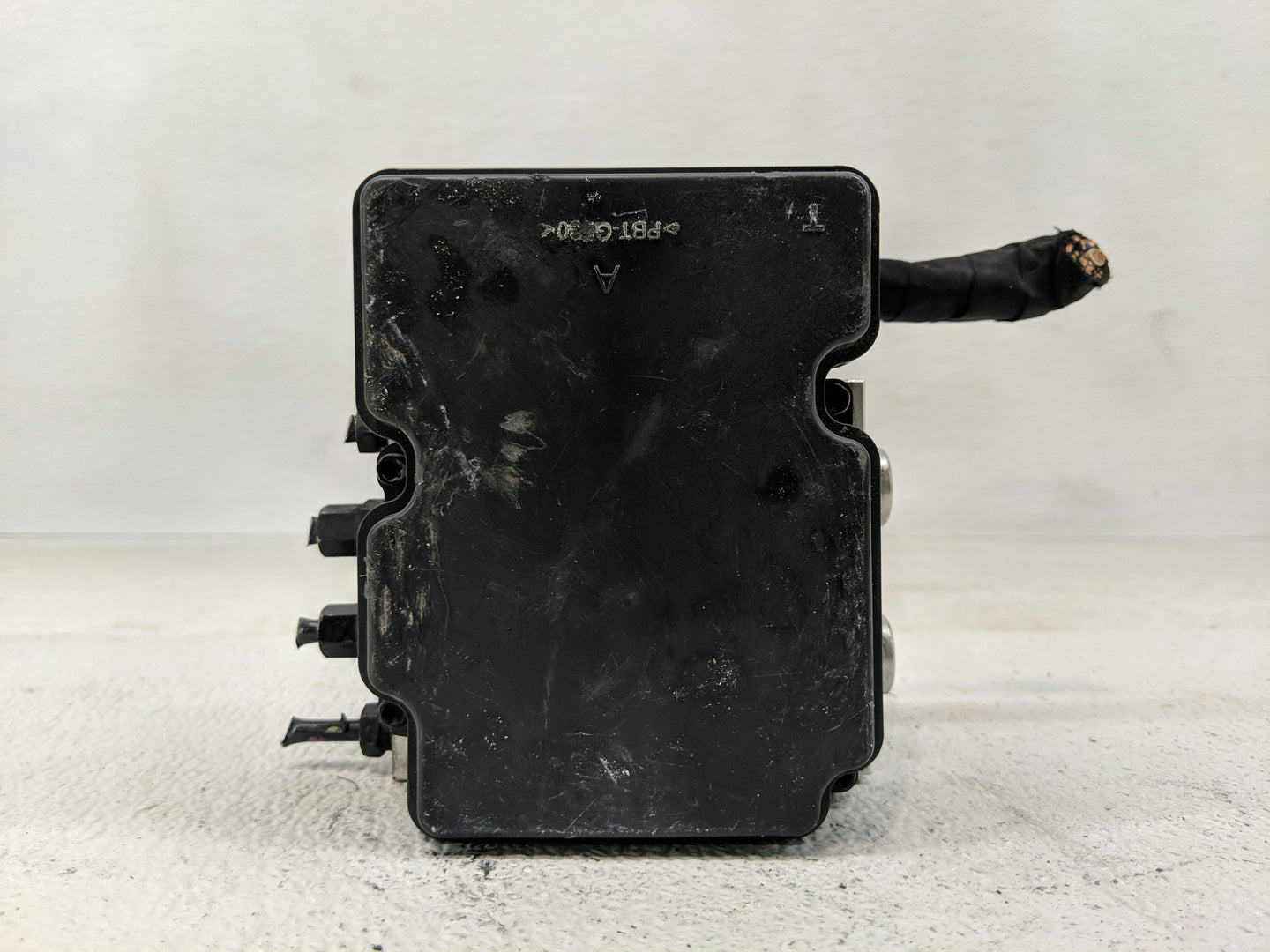 2019-2020 Hyundai Santa Fe ABS Pump Control Module Replacement P/N:S2589-30800 Fits Fits 2019 2020 OEM Used Auto Parts - Oem