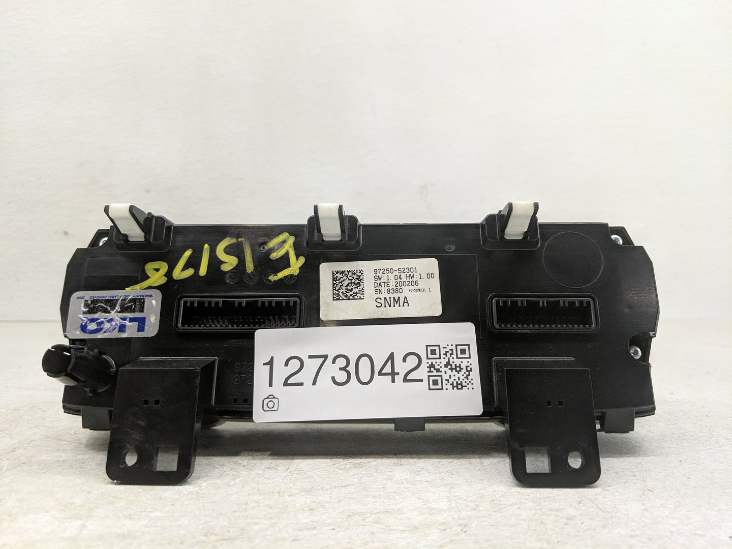 2020 Hyundai Santa Fe Climate Control Module Temperature AC/Heater Replacement P/N:97250-S2301 Fits OEM Used Auto Parts - Oe
