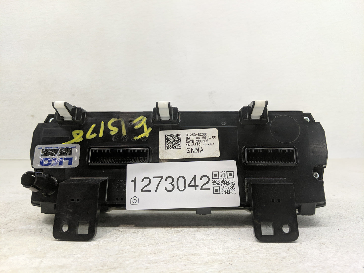 2020 Hyundai Santa Fe Climate Control Module Temperature AC/Heater Replacement P/N:97250-S2301 Fits OEM Used Auto Parts - Oe